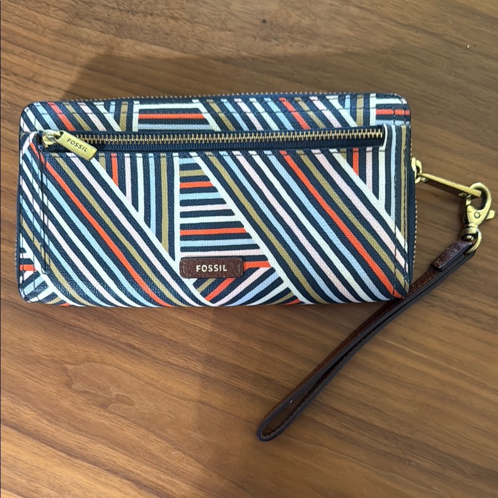 Fossil Geometric Clutch Wristlet